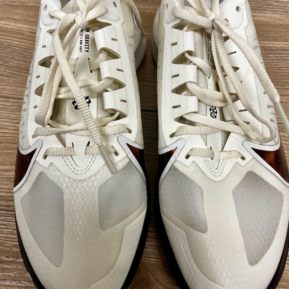 Nike Running Zoom Gravity White Sneakers Tortoise Shell Swoosh - 9 - Picture 9 of 12